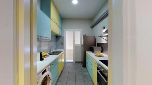Penthouse of light @ Koukaki, Athens (photo 9)
