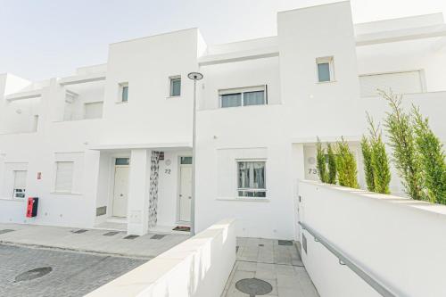 Sun Kissed Beach House Familias - image 3