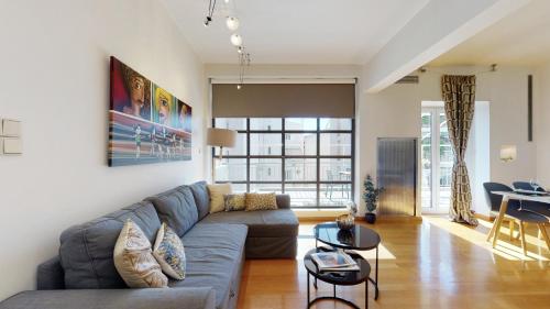 Penthouse of light @ Koukaki, Athens (photo 6)