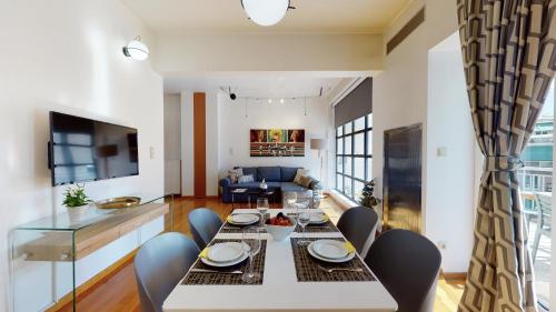 Penthouse of light @ Koukaki, Athens (photo 3)