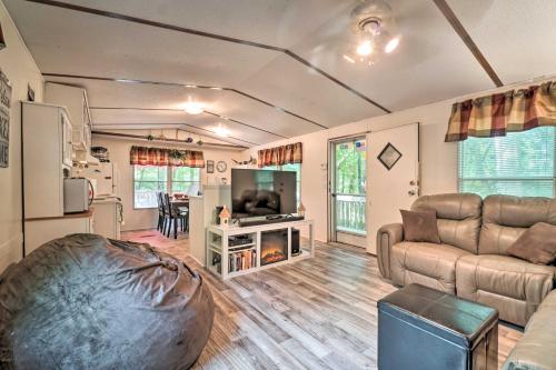 Lovely Lakefront Home with Deck, Kayak Available