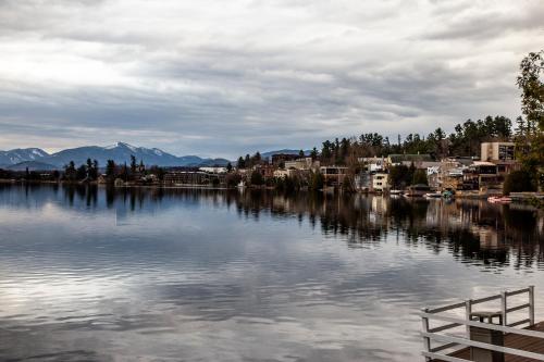 The Haus On Mirror Lake