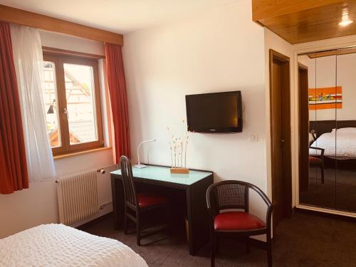 Logis Hôtel Au Lion Rouge