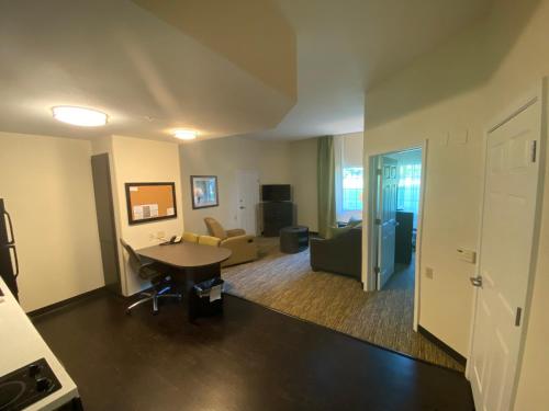 Candlewood Suites Hattiesburg an IHG Hotel - image 9