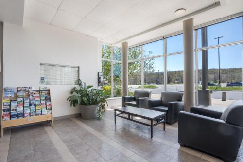 Lobby, Residence & Conference Centre - Niagara-on-the-Lake in Niagara On The Lake (ON)