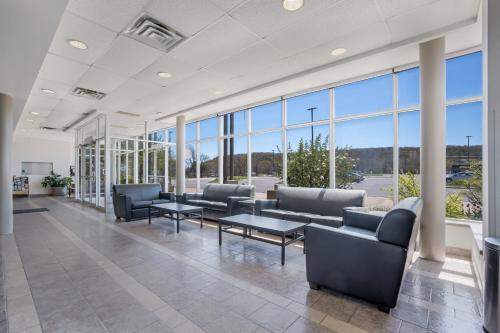 Lobby, Residence & Conference Centre - Niagara-on-the-Lake in Niagara On The Lake (ON)