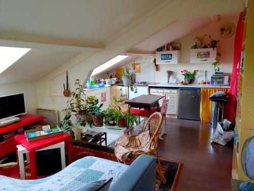 2 rooms flat Clichy Levallois - image 5