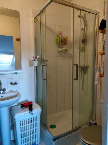 2 rooms flat Clichy Levallois - image 7