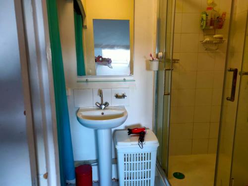 2 rooms flat Clichy Levallois - image 8