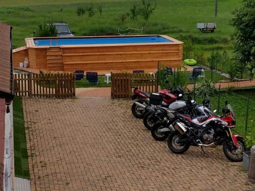 3 twin beds