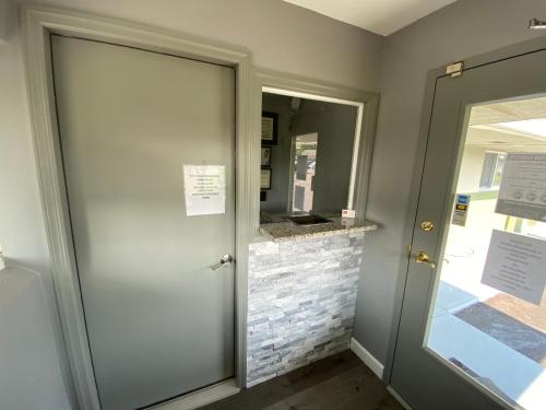 Red Carpet Inn and Suites Wrightstown