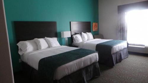 Oakwood Suites Located in Andrews, Oakwood Suites is a perfect starting point from which to explore Andrews (TX). The property offers a wide range of amenities and perks to ensure you have a great time. Service-mind
