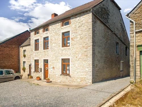 Plush Holiday Home in Matagne La Petite with Private Garden gîte à louer Romerée