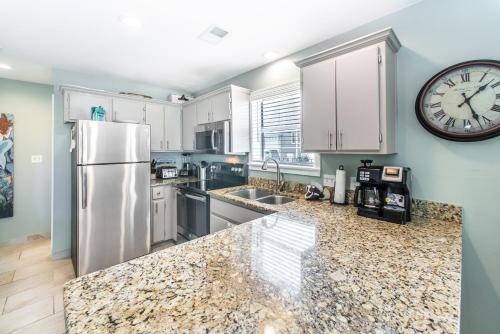 Beachside Villas 814 by RealJoy Vacations - image 7