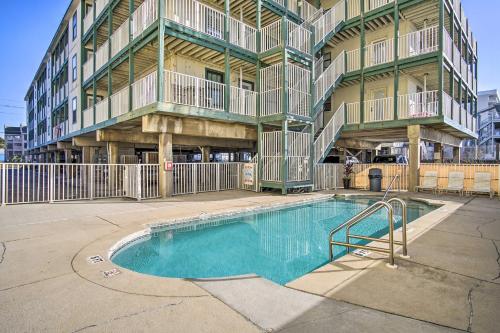 Family-Friendly Beachside Condo 3 Mi to the Pier - image 4