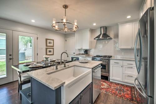 Renovated Cottage with Patio by TX AandM Campus! - main image