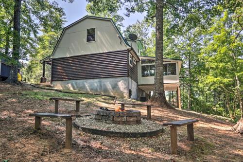 Rustic-Chic Cabin with Deck, Hot Tub and Mtn Views!!