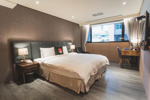 room detail thumbnail 1