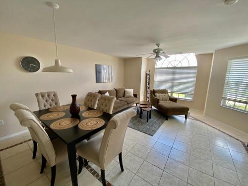 Grand Deluxe Condo 3BD Apartmento Disney Parks - image 9