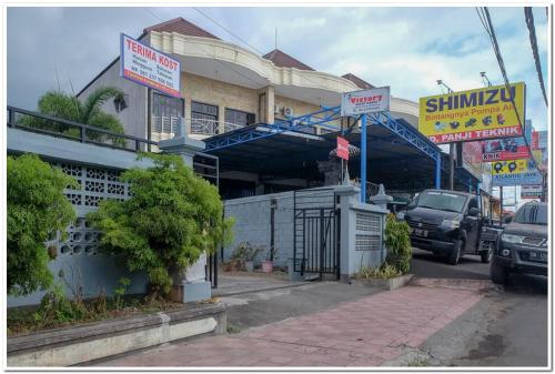 RedDoorz near Penimbangan Beach Singaraja