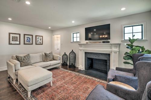 Renovated Cottage with Patio by TX AandM Campus! - image 11