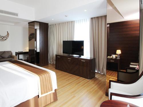 room detail thumbnail 1