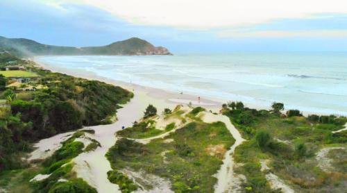 Pousada Paraíso Gaia - Suítes com Banheira e Lareira no centrinho da Praia do Rosa, Piscina Aquecida e Café da Manhã excepcional – Praia do Rosa