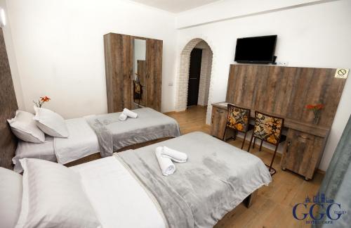 2 twin beds