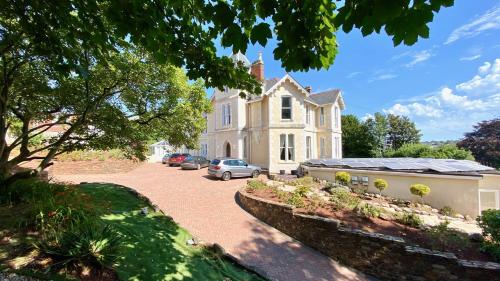 Torbay Rise - With Pool, Hot Tub, Sauna, Gym, Games And Cinema Room; Sea Views