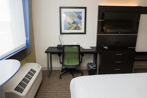 Holiday Inn Express & Suites - Marietta