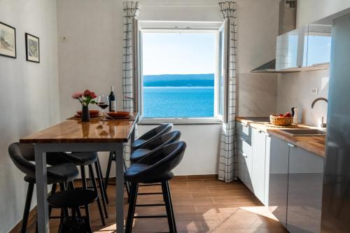  Kuća za odmor - Apartment By The Sea, Pension in Mimice