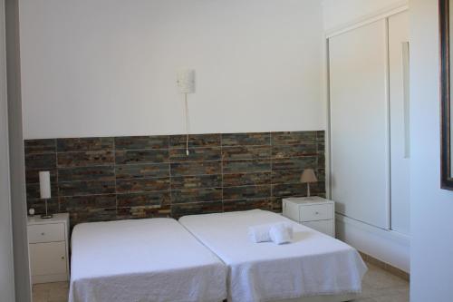 2 bedrooms, 4 beds