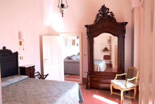 1 queen bed, 2 twin beds