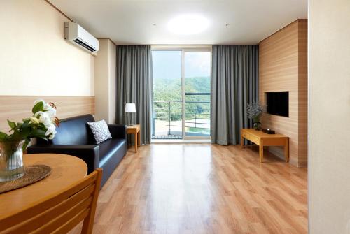 Standard Condominium(1 Double bed or Ondol)