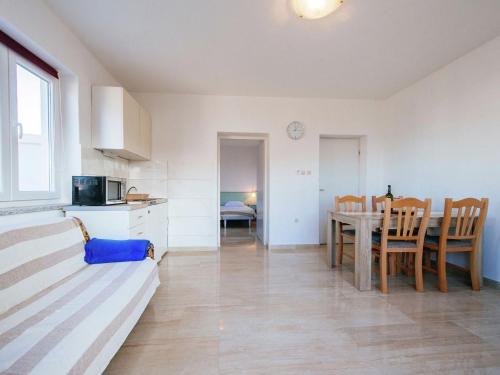  Spacious Apartment in Banj with Garden in Banj