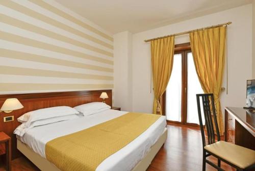 Best Western Hotel Ferrari Room Type - Standard Room, 1 Queen Bed, Balcony