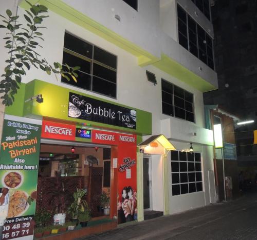 ห้องอาหาร, ออฟ เดย์ อินน์ (Off Day Inn) near มาเจดฮี มะกู