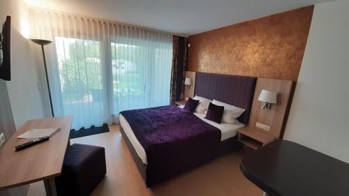 1 queen bed