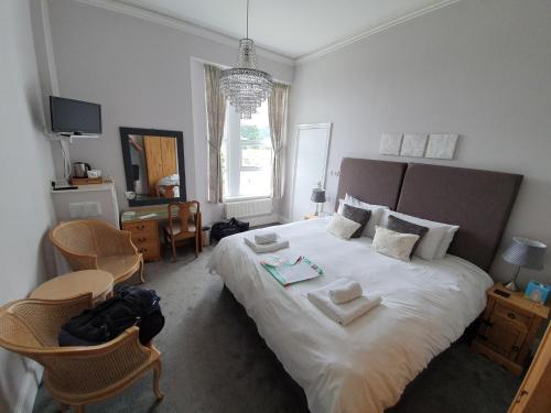 Heathcliff House B&B Exclusively for Adults Free large carpark
