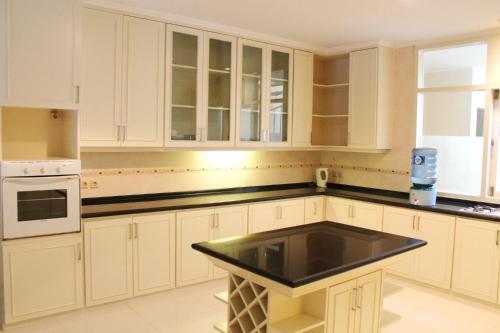 Kjøkken, Kemang Utara Creative Villas in Jakarta