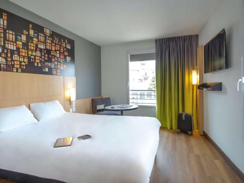 Standard Room with 1 double bed and 1 single bed