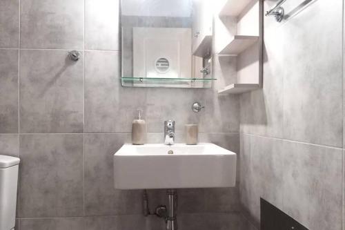 New, modern, bright and independent apartment 83 m2, with garden, 5min to the beach and the city cen