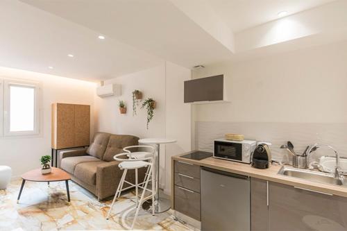Renovated apartment on the VIEUX PORT - image 5