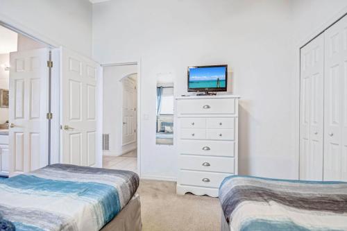 Beautifully Decorated Remodeled Pool Home - image 3