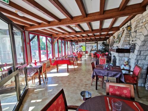 La Table Des Bons Peres in Bizlē