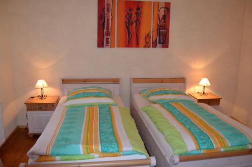 2 twin beds