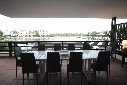  LA BRICOLA VILLA FRONTE DARSENA 4 Camere da Letto in I Casoni