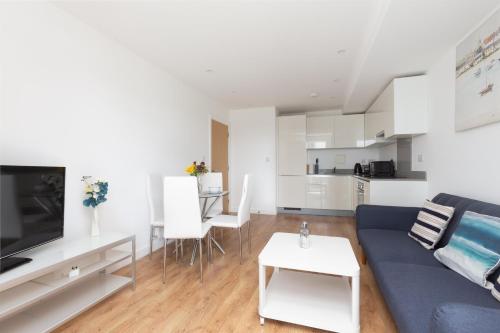 Skyvillion - COZY APARTMENTS in Enfield Town With Free Parking & Wifi