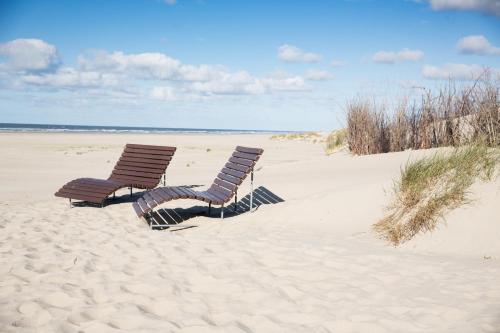 شاطئ, Inselhotel Ihnken in نورديرني