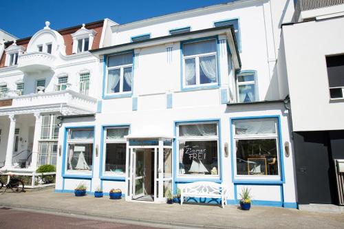 مدخل, Inselhotel Ihnken in نورديرني